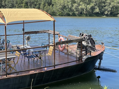 Notre terrasse flottante à Bréhémont